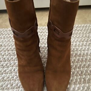 Women’s boots tan Ralph Lauren very comfortable suede